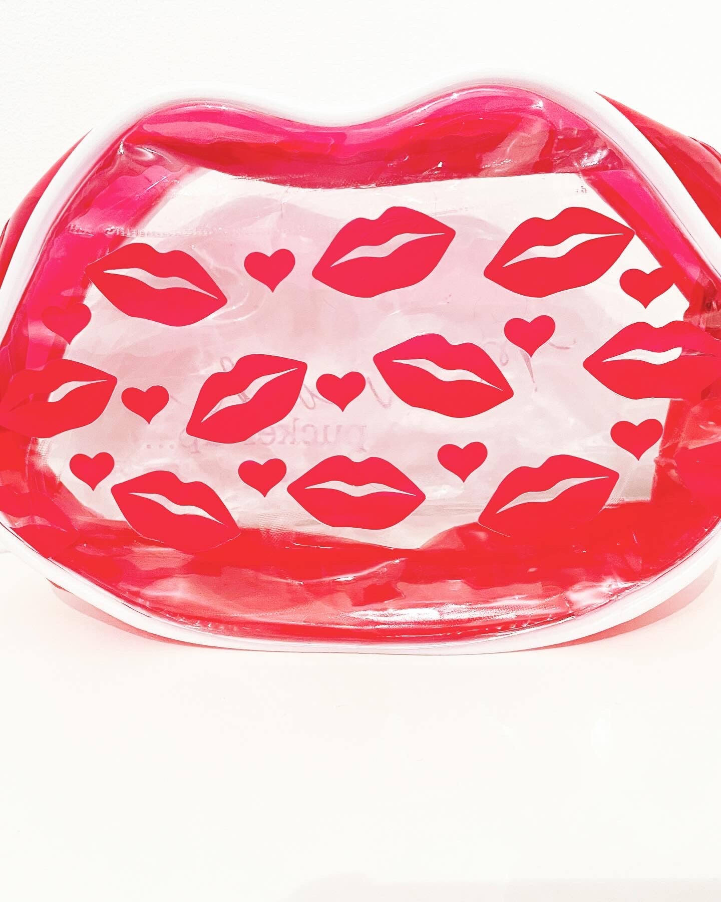 Lip shaped make-up/ wash bag