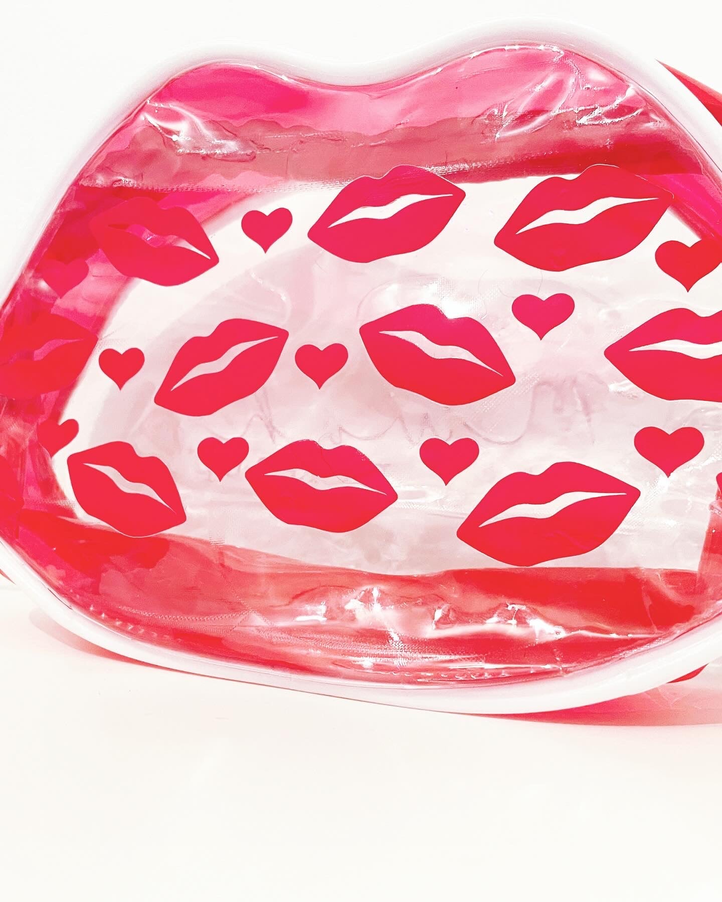 Lip shaped make-up/ wash bag