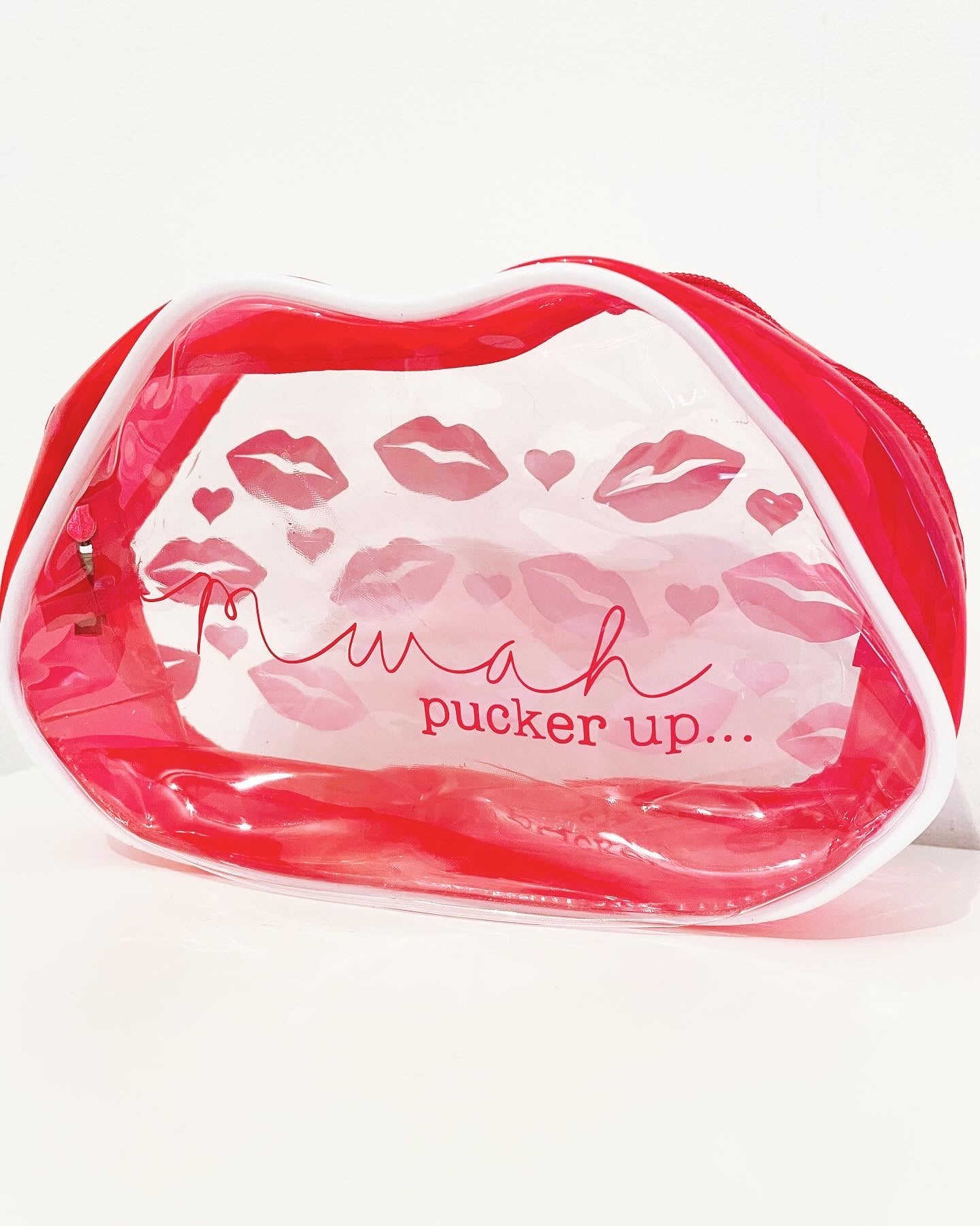 Lip shaped make-up/ wash bag