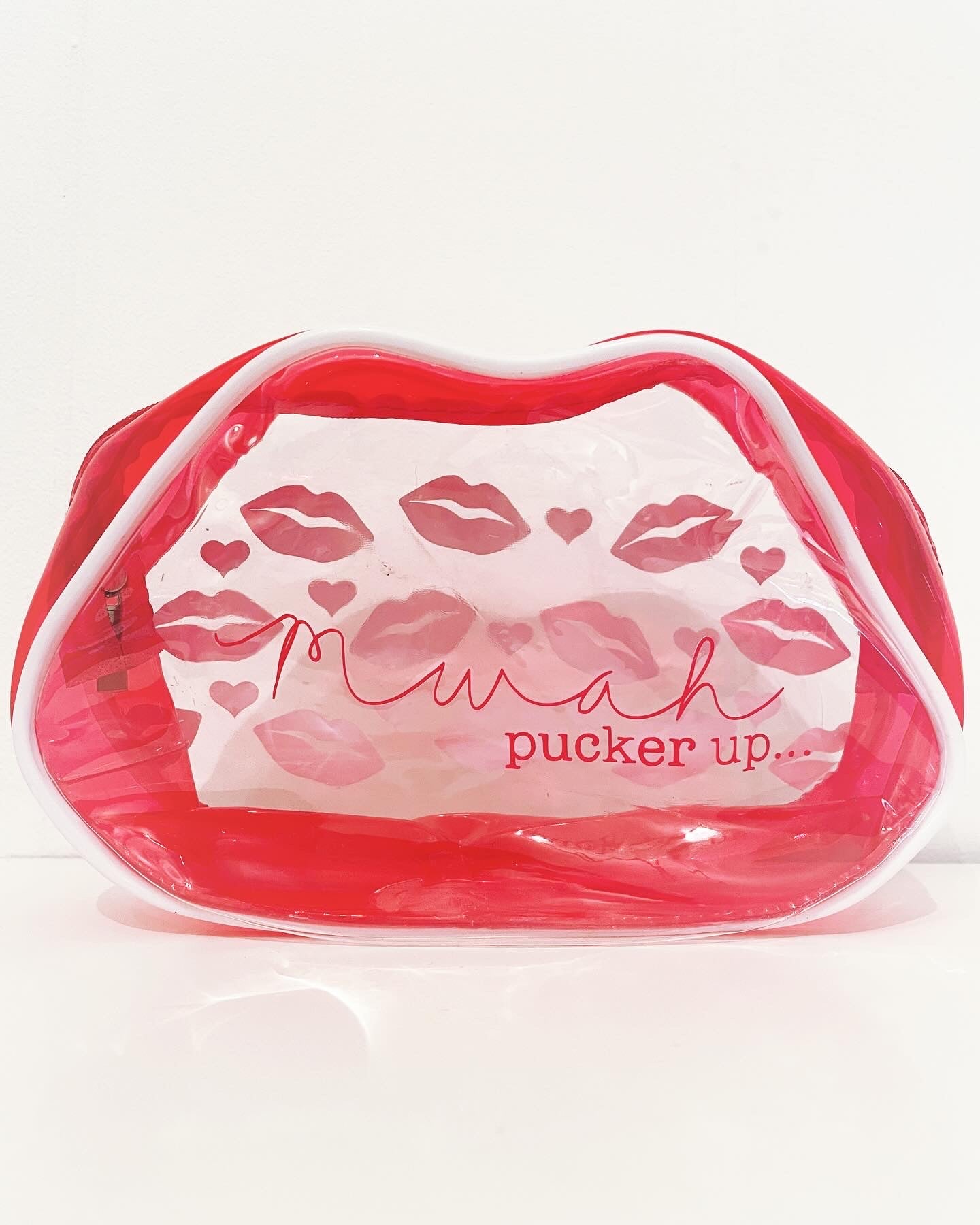 Lip shaped make-up/ wash bag