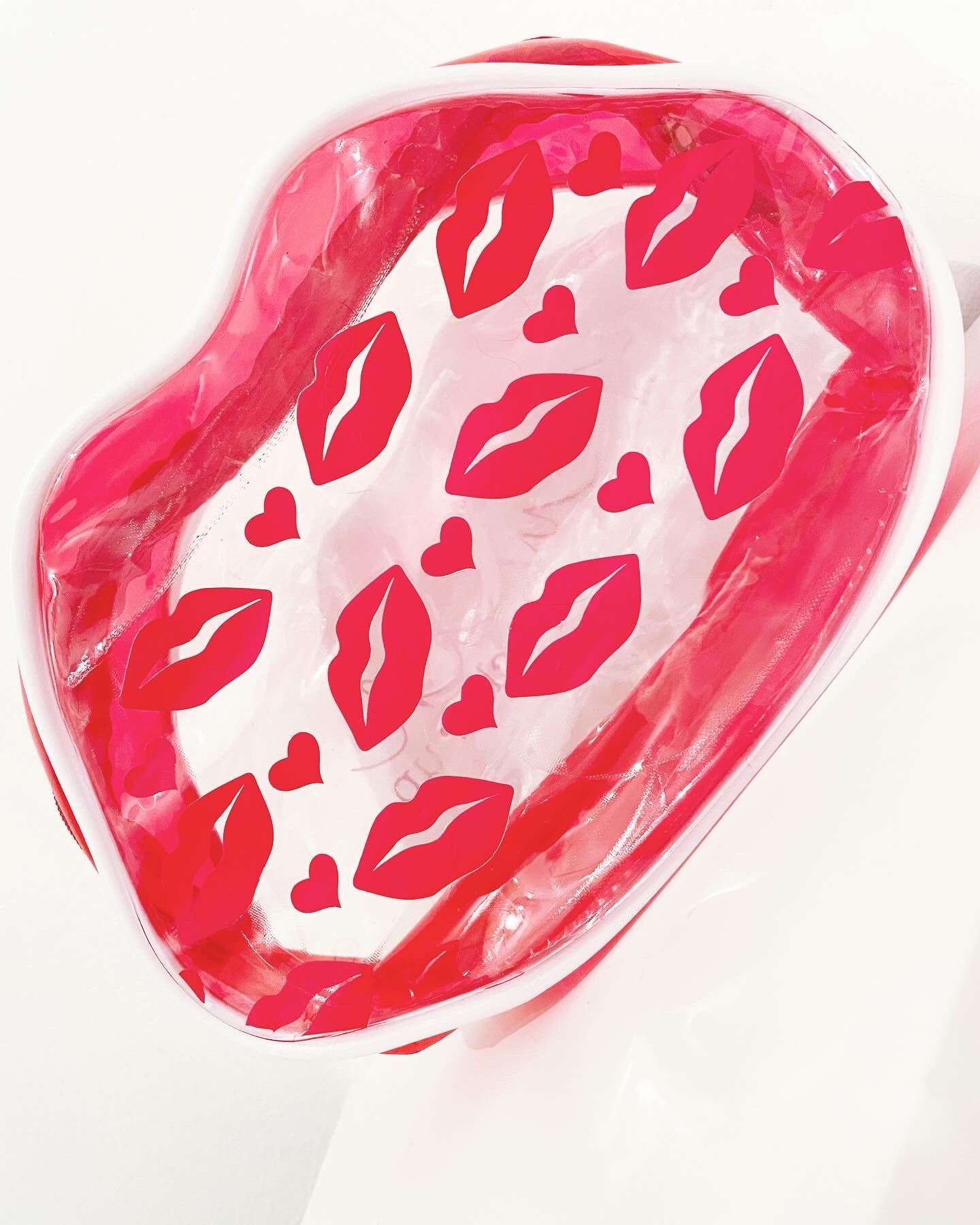 Lip shaped make-up/ wash bag